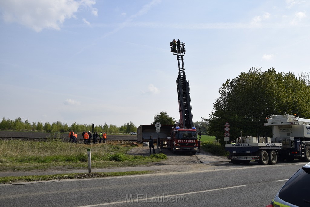 Schwerer VU LKW Zug Bergheim Kenten Koelnerstr P275.JPG - Miklos Laubert